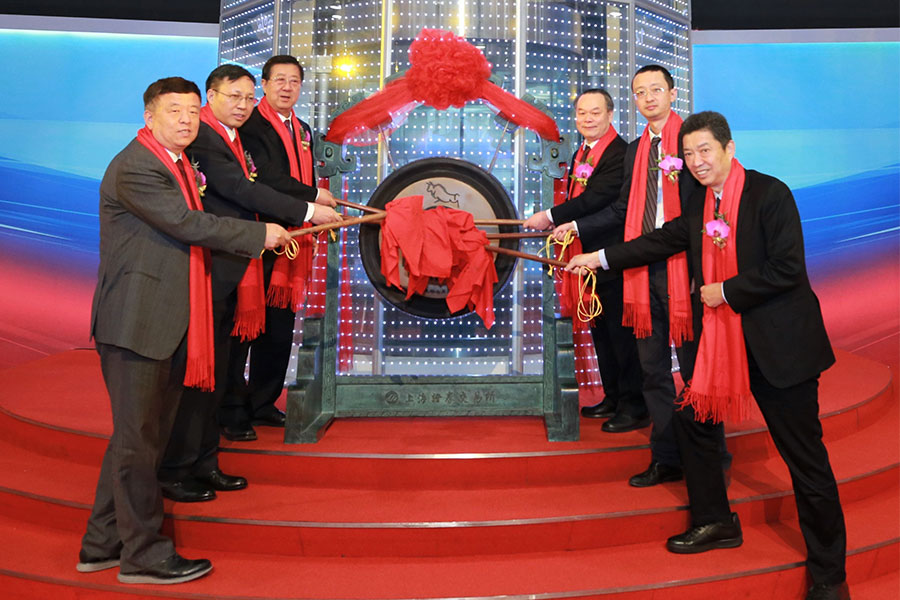 03嘉宾为金年会金字招牌鸣锣开市 - 副本.jpg